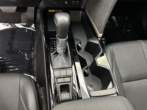 Used 2025 Toyota Camry XLE w/ Premium Plus Package AWD/4WD image 23
