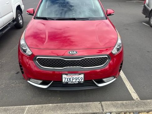 Used 2017 Kia Niro EX FWD image 1