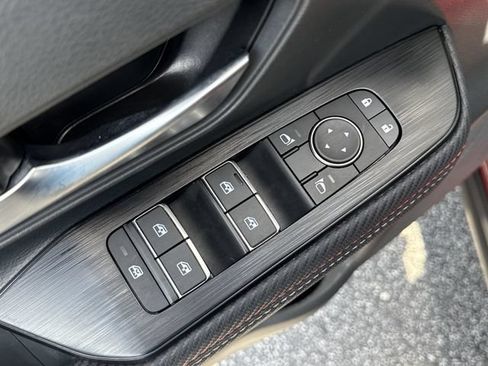 Certified 2025 Nissan Kicks SR FWD image 14