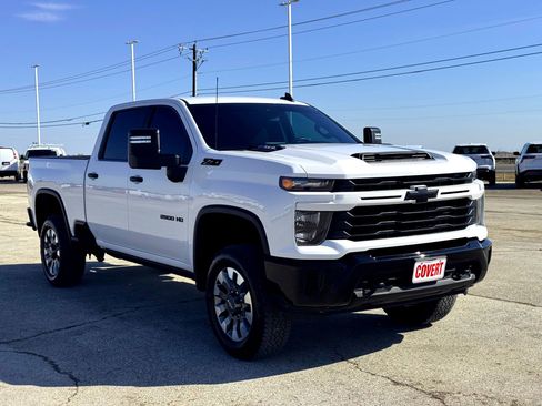 Used 2024 Chevrolet Silverado 2500 Custom w/ Custom Value Package image 5