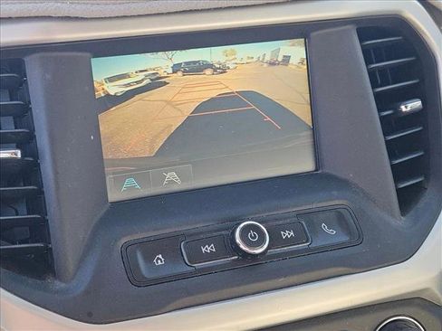 Used 2017 GMC Acadia SLE image 11