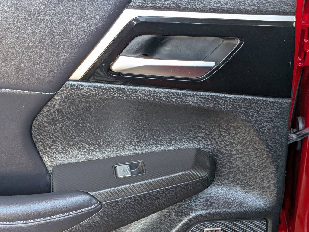Used 2025 Mitsubishi Outlander SE AWD/4WD image 26