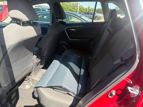 Used 2022 Toyota RAV4 XLE FWD image 5