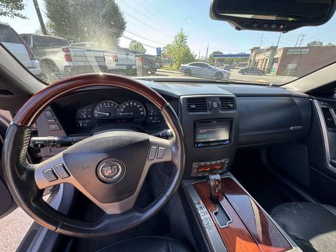 Used 2007 Cadillac XLR RWD image 12