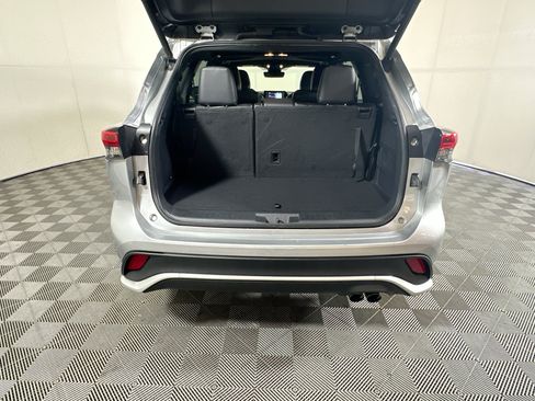 Used 2021 Toyota Highlander XSE FWD image 31