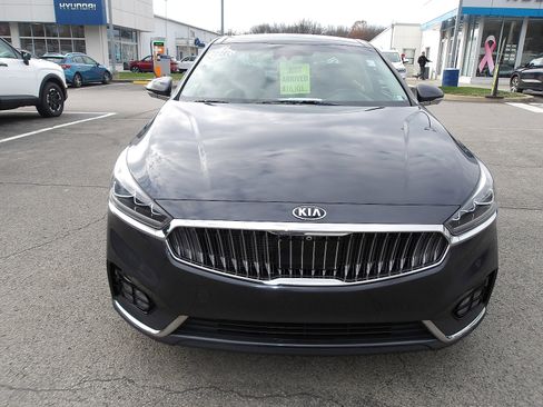 Used 2018 Kia Cadenza Limited w/ Paint Protection Package image 2