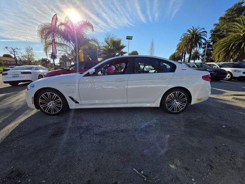 Used 2019 BMW 530e w/ M Sport Package image 11