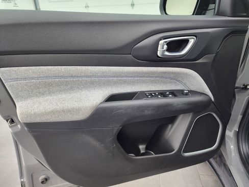 Used 2024 Jeep Compass Latitude image 36