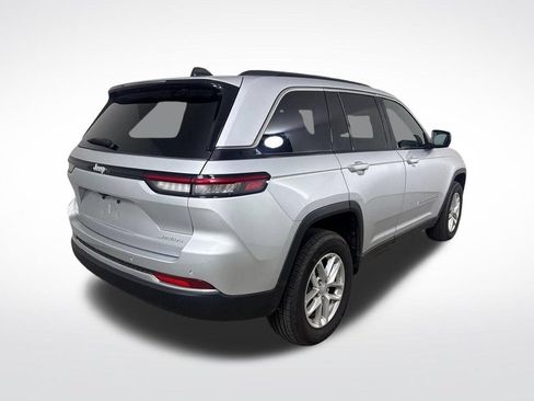 Used 2025 Jeep Grand Cherokee Laredo X w/ Luxury Tech Group I RWD image 3