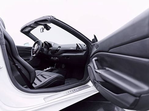 Used 2019 Ferrari 488 Spider RWD image 46