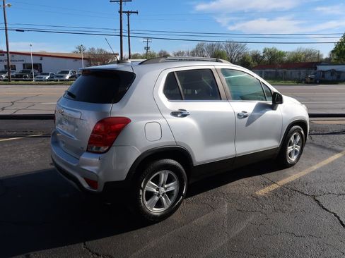 Used 2018 Chevrolet Trax LT w/ LT Convenience Package image 3