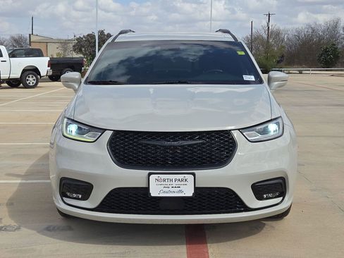 Used 2021 Chrysler Pacifica Touring w/ S Appearance Package image 8