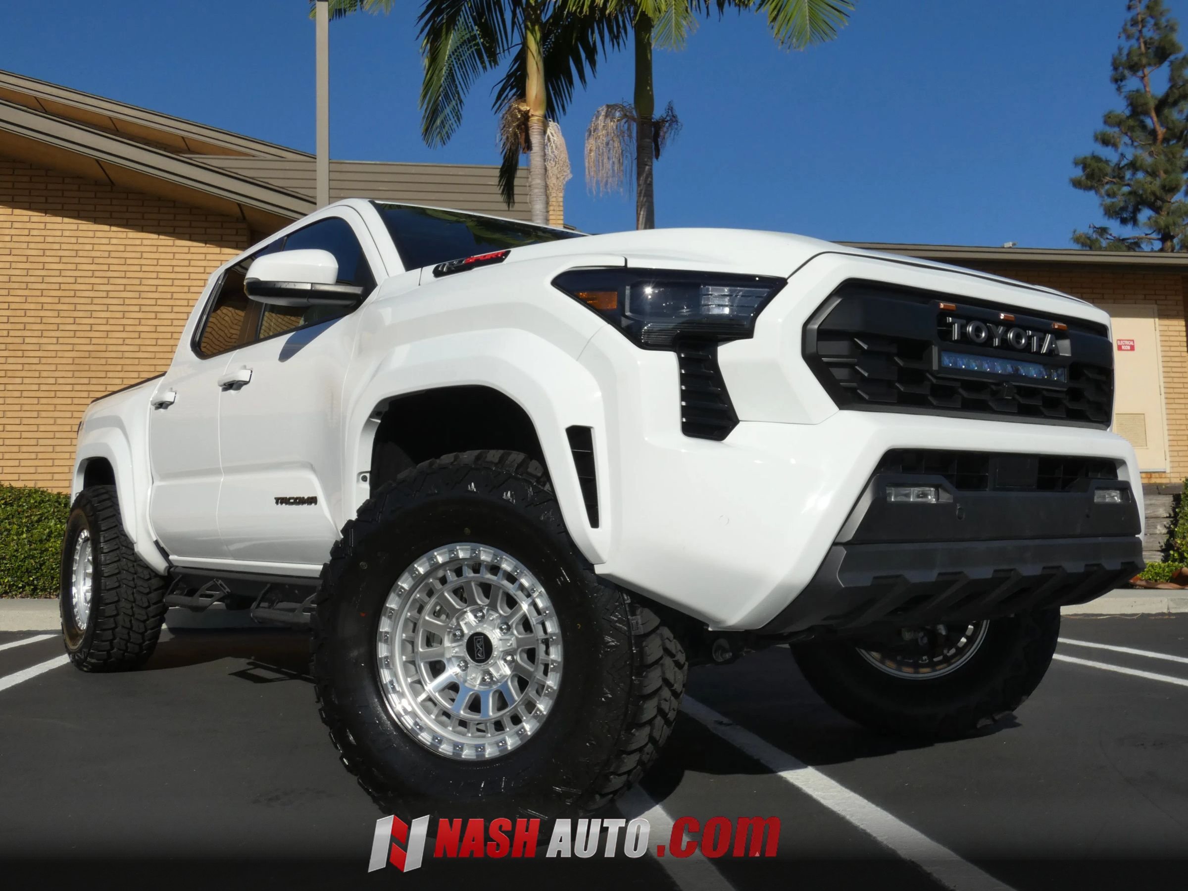Used 2026 Toyota Tacoma TRD Sport w/ TRD Sport Upgrade Package AWD/4WD image 5