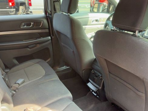 Used 2018 Ford Explorer XLT w/ Equipment Group 201A AWD/4WD image 13