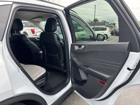 Used 2025 Ford Escape Platinum w/ Premium Technology Package AWD/4WD image 25