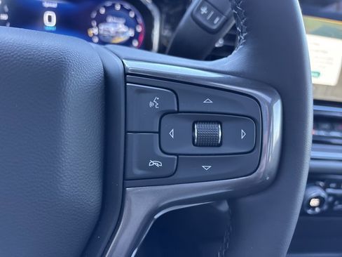 Used 2025 Chevrolet Silverado 2500 ZR2 w/ Technology Package image 32