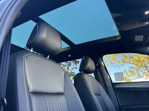 Used 2024 Volkswagen Tiguan SE R-Line image 18