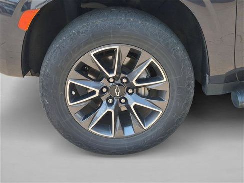 Used 2022 Chevrolet Tahoe Z71 w/ Luxury Package AWD/4WD image 6