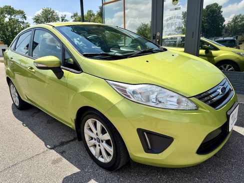 Used 2013 Ford Fiesta SE FWD image 4