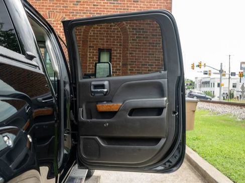 Used 2018 Chevrolet Silverado 2500 High Country w/ Duramax Plus Package AWD/4WD image 43