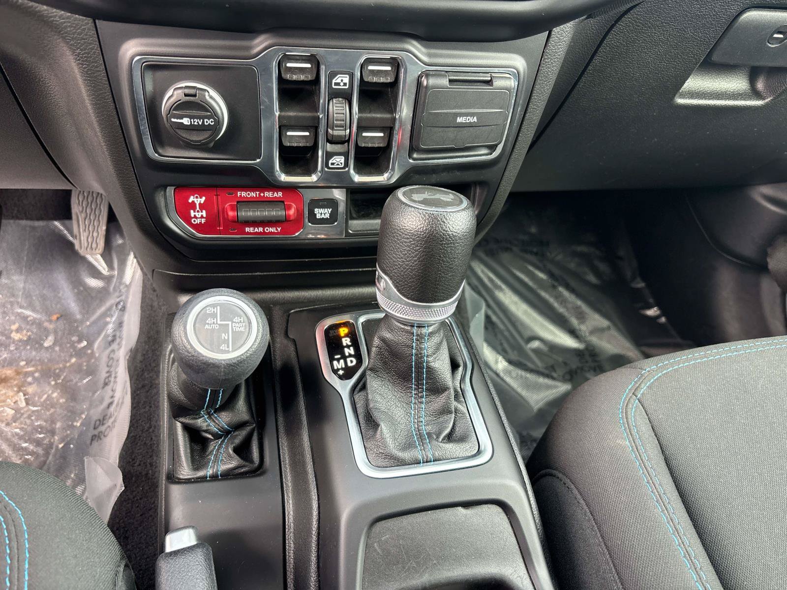 Used 2023 Jeep Wrangler Unlimited Rubicon 4xe w/ Cold Weather Group AWD/4WD image 29