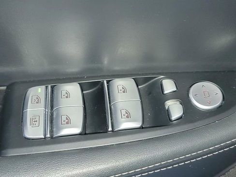 Used 2020 BMW 740i xDrive w/ M Sport Package image 29