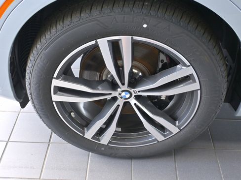 New 2025 BMW X7 M60i w/ Executive Package image 9