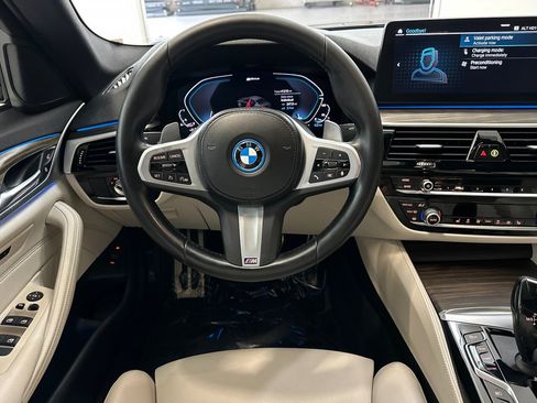 Certified 2023 BMW 530e w/ M Sport Package image 28