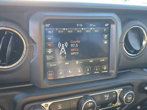 Used 2021 Jeep Gladiator Overland image 20