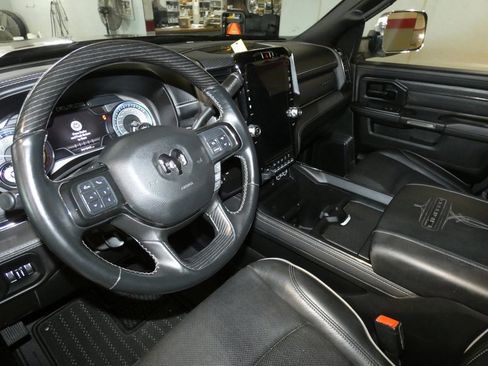 Used 2022 RAM 2500 Limited w/ Towing Technology Group image 9