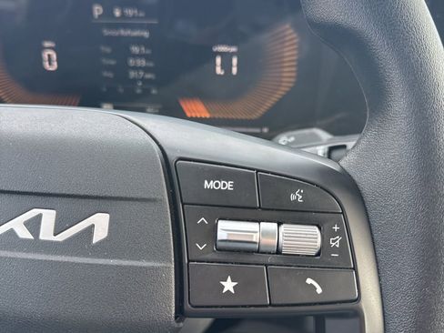Used 2025 Kia K4 LXS image 13
