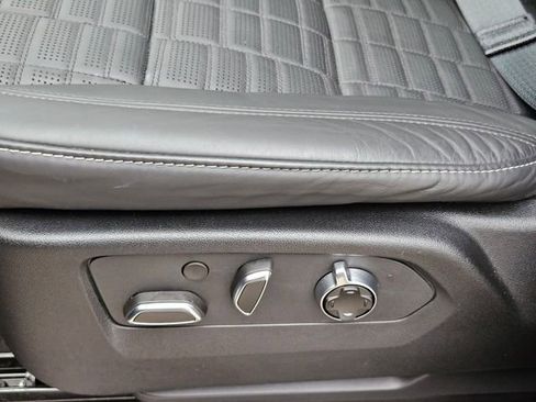 Used 2025 Cadillac Escalade V w/ LPO, ONYX Package image 27