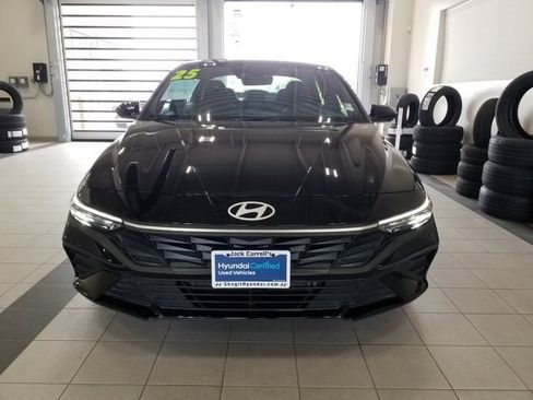 Used 2025 Hyundai Elantra Hybrid FWD image 17