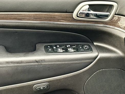 Used 2018 Jeep Grand Cherokee Overland AWD/4WD image 23