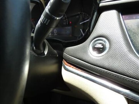 Used 2017 Cadillac XT5 Luxury image 26