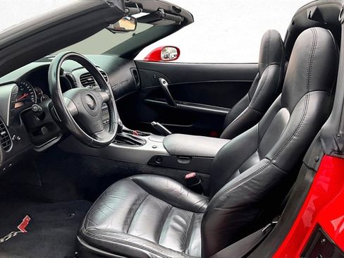 Used 2006 Chevrolet Corvette Coupe w/ Roof Package image 19