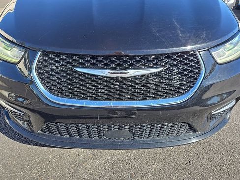 Used 2024 Chrysler Pacifica Touring-L image 33