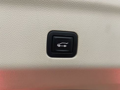 Used 2021 Cadillac Escalade ESV Premium Luxury Platinum image 16