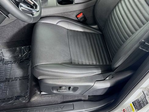 Used 2025 Land Rover Discovery Sport S image 20