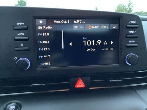 Certified 2025 Hyundai Elantra Sport image 25