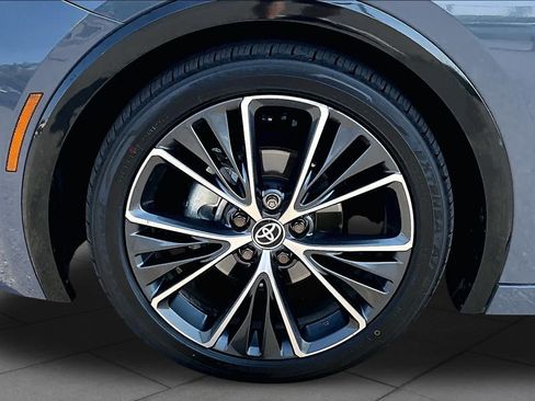 Used 2024 Toyota Prius XLE FWD image 10
