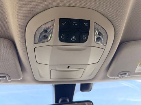 Used 2018 Chrysler Pacifica Touring-L image 24