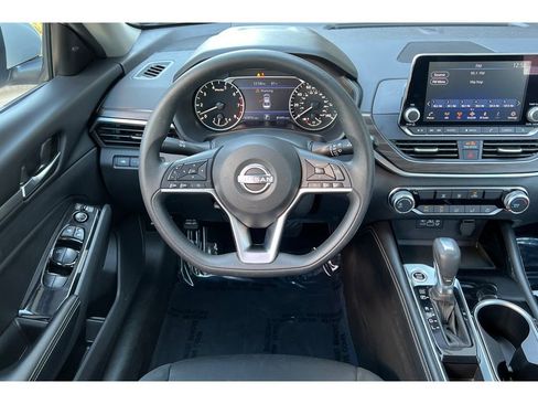 Used 2023 Nissan Altima 2.5 SV image 16