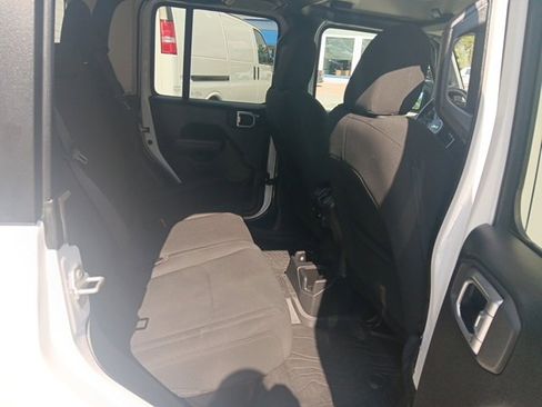 Used 2023 Jeep Gladiator Sport image 18