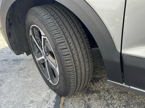 Used 2023 Kia Niro LX FWD image 8