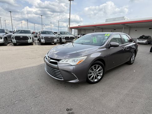 Used 2015 Toyota Camry XLE w/ Advanced Technology Package FWD image 2