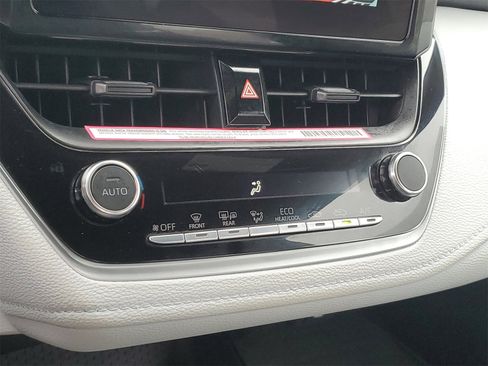 Used 2024 Toyota Corolla SE image 27