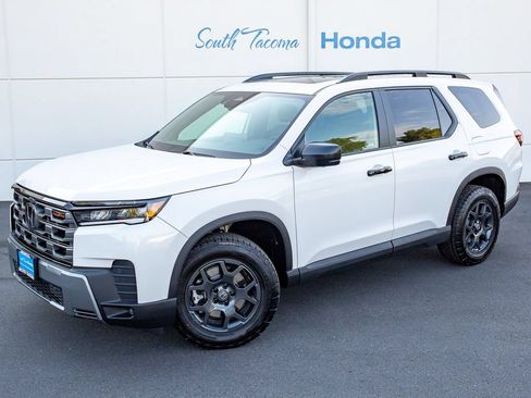 New 2026 Honda Pilot TrailSport image 2