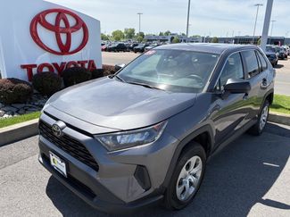 Used 2022 Toyota RAV4 LE AWD/4WD video 1