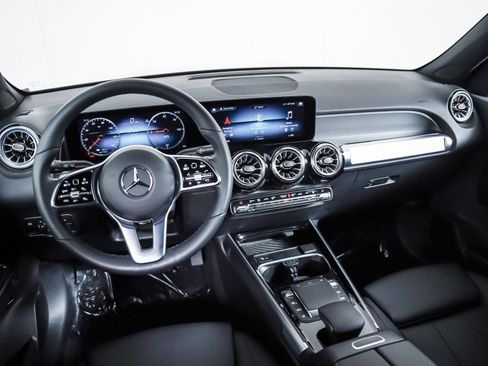 Certified 2023 Mercedes-Benz EQB 300 4MATIC w/ Exclusive Package image 14